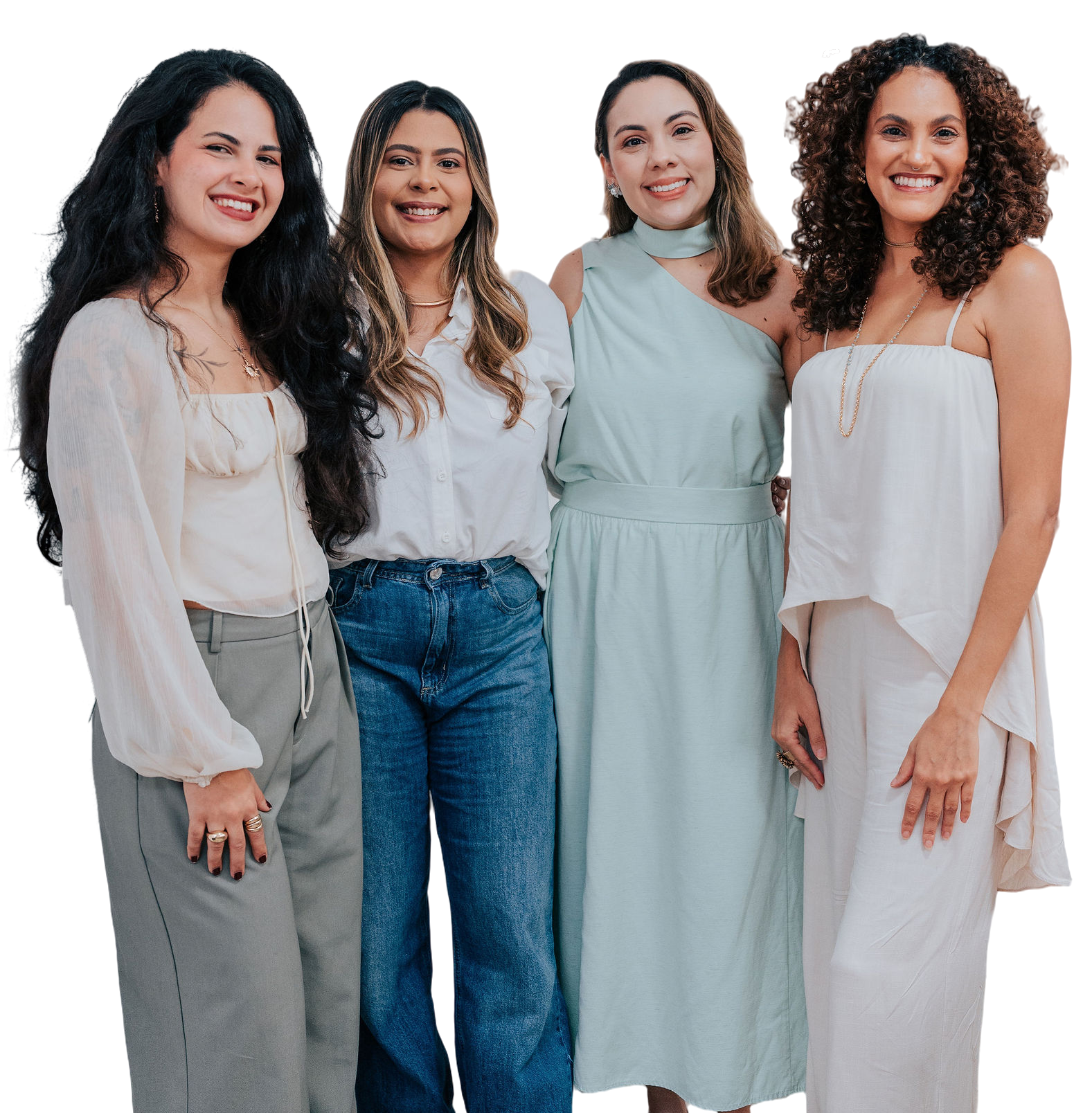 Milena Coelho, Maria Angélica Lacerda, Brenna Damasceno e Dharana Vieira, as psicólogas da clínica, juntas e sorrindo