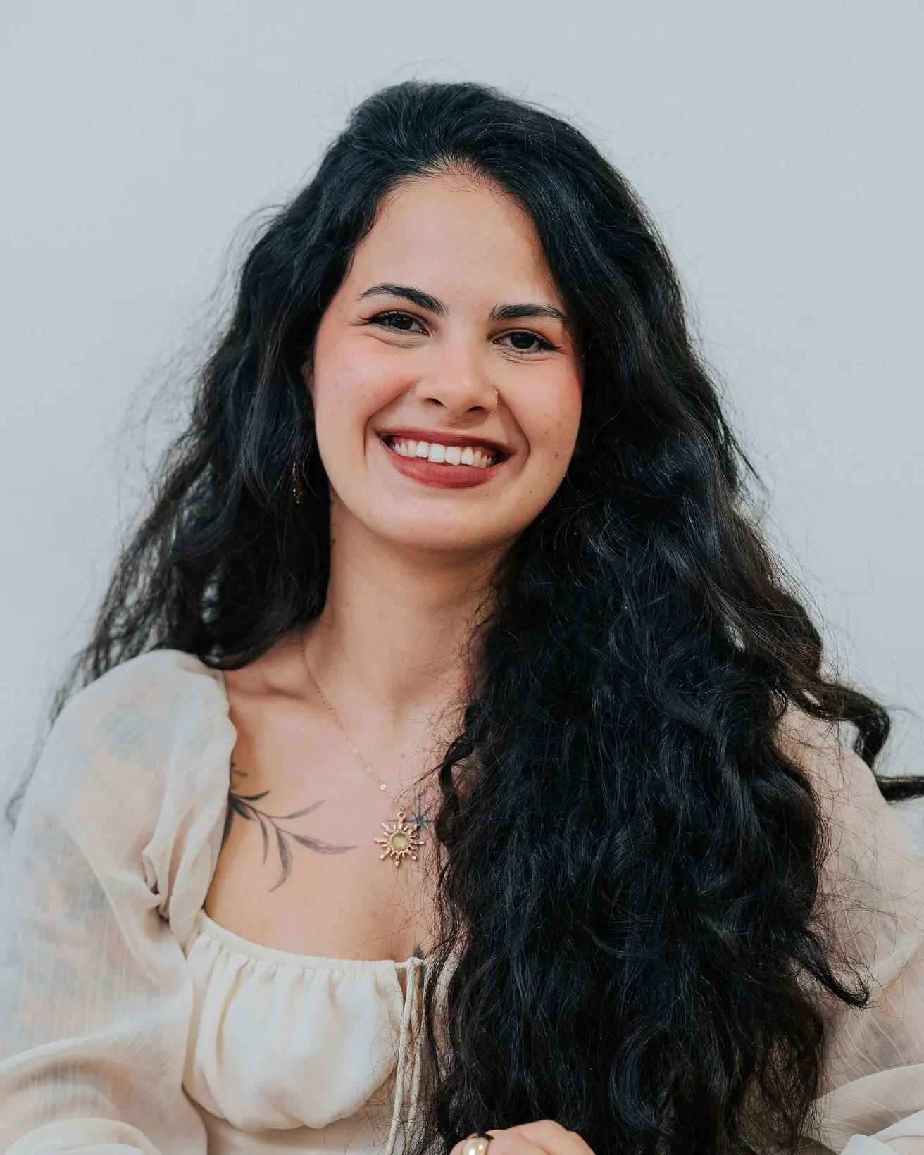 Milena Coelho, psicóloga da clínica, sorrindo